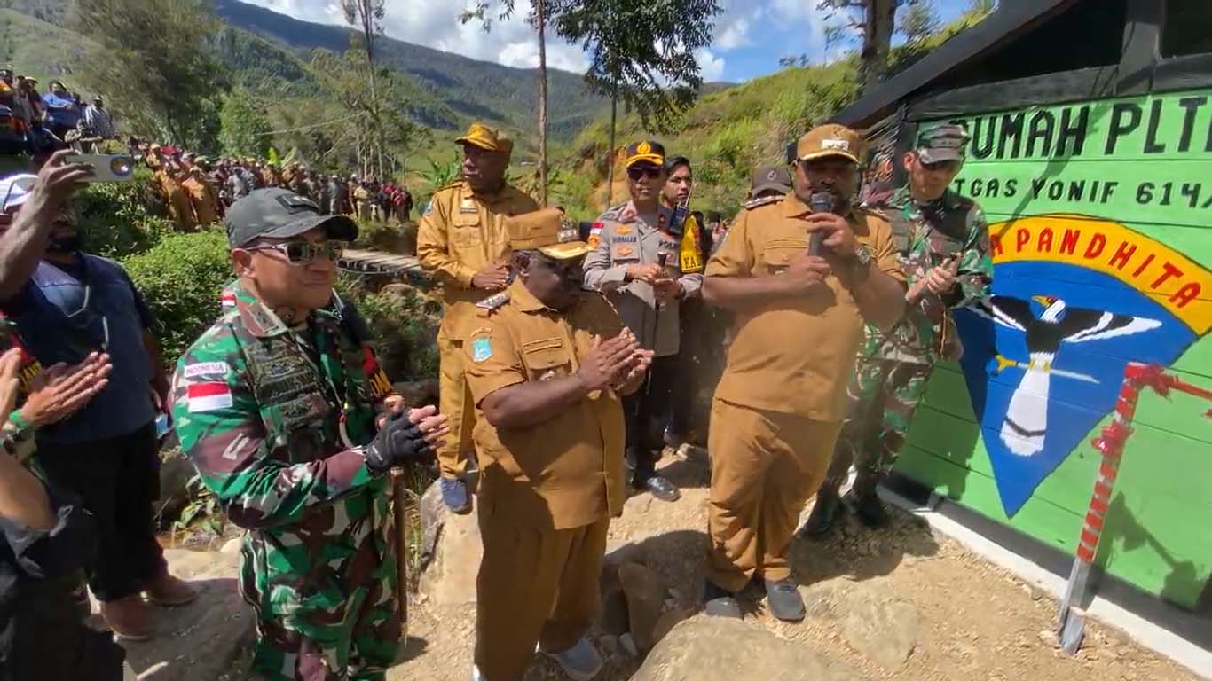 Bupati Lanny Jaya Aletinus Yigibalom Resmikan PLTA Malangaineri