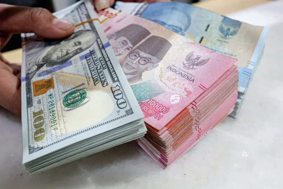 Nilai_Tukar_Rupiah_Melemah_di_Angka_Rp16412_per_Dolar_AS-2024_06_15-22_28_33_e52c36e969dbc45f72622fd962cd8f6d_960x640_thumb