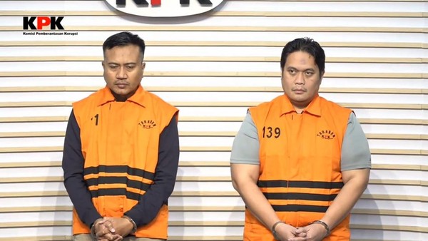 kepala-kejaksaan-negeri-hulu-sungai-utara-hsu-albertinus-p-napitupulu-apn-kasi-intel-kejari-hsu-asis-budianto-asb-1766188177877_169