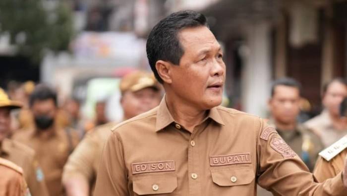 Bupati-Muara-Enim-Edison.-instagrampemkabmuaraenim
